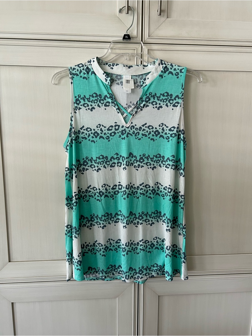 Honeyme Teal, White & Black Leopard-Stripe V-Notch Tank